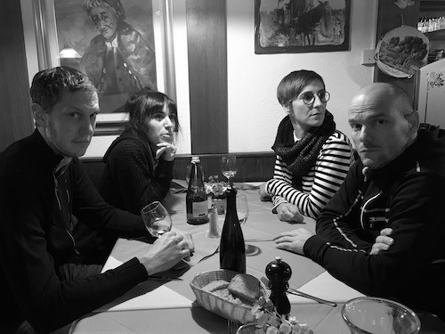 La troupe Extrapol à table