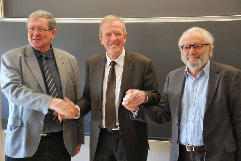 Yves Sandoz, entouré de Philippe Terrier, président de l'Institut (à gauche), et de Jean-Patrice Hofner, président de la commission du Prix. 