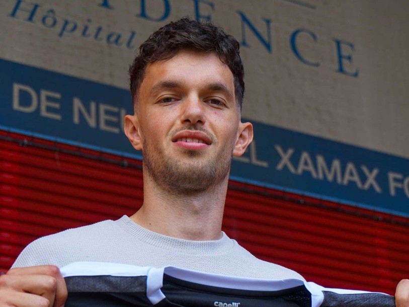 L'attaquant Shkelqim Demhasaj a offert la victoire à Xamax pour sa première en « rouge et noir ». (Photo : Xamax)