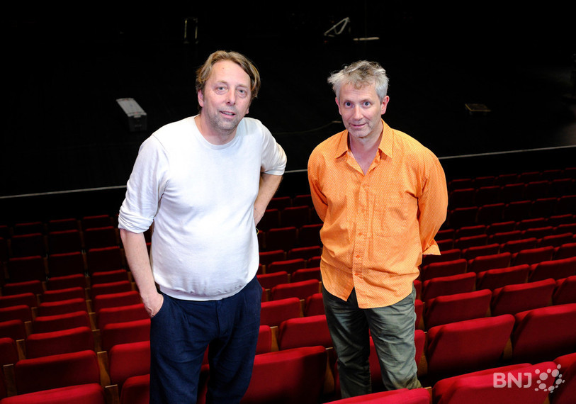 Dorian Rossel (à droite) succédera en février 2025 à Robert Sandoz comme directeur du Théâtre du Jura.