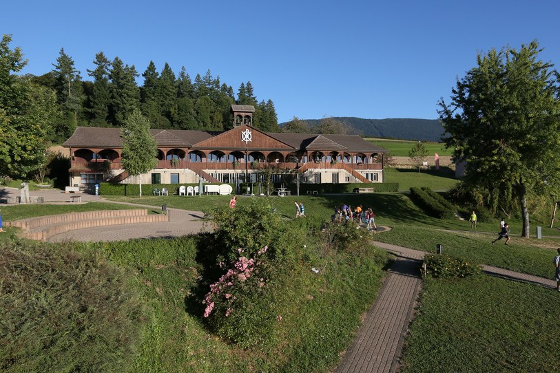 Le bâtiment principal du Camp de Vaumarcus avant rénovation.