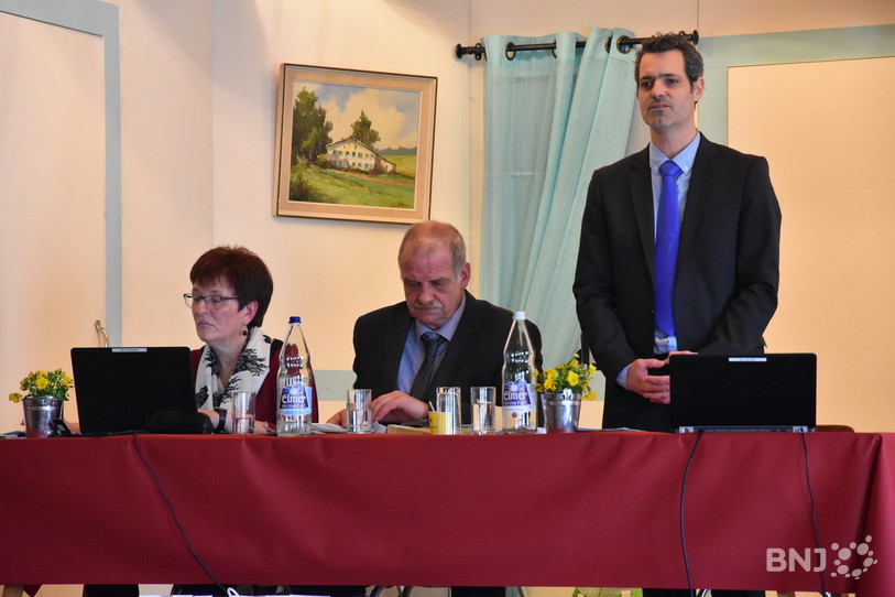 Ni le président Stéphane Rosselet (au centre), ni le directeur, Yann Huguelit (à droite), ni le public n'a évoqué la construction d'une halle d'engraissement pour plus de 700 taureaux à Coffrane, durant l'assemblée générale de la Chambre neuchâteloise d'agriculture et de viticulture, vendredi à La Brévine.