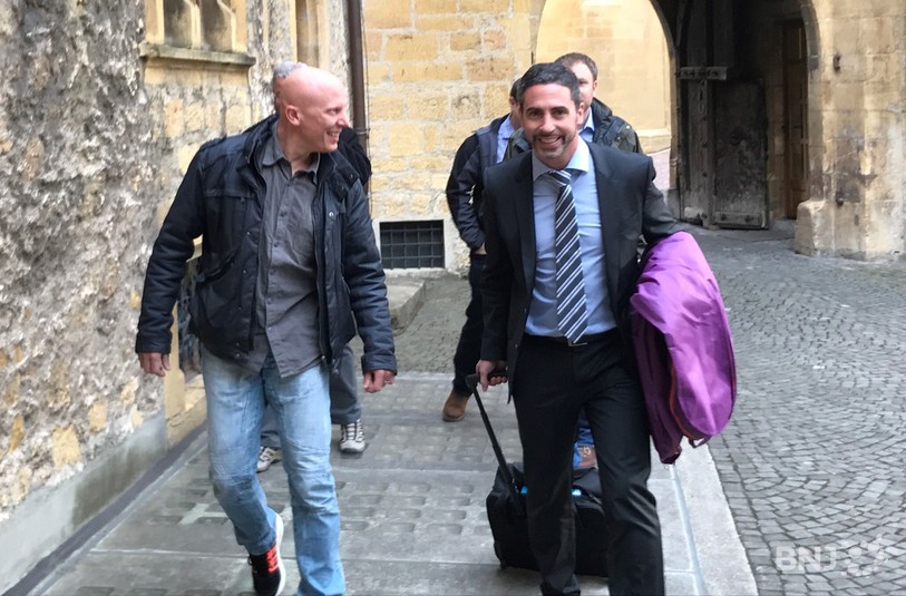 Patrick Siron, à gauche, avec son avocat.