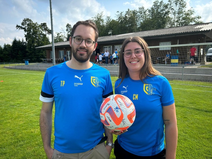 De gauche à droite : Thomas Plumey (joueur du FC Coeuve) et Cassandra Marques (vice-présidente).