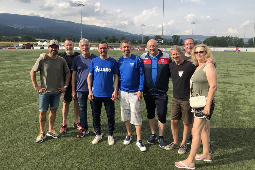Laurent Rubrecht (4e depuis la gauche),
président du FC Boudry et plusieurs membres du comité du club des Buchilles.