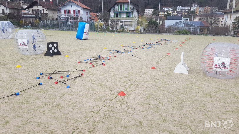 Le terrain des Charmettes à Neuchâtel, réaménagé pour l'archery tag.