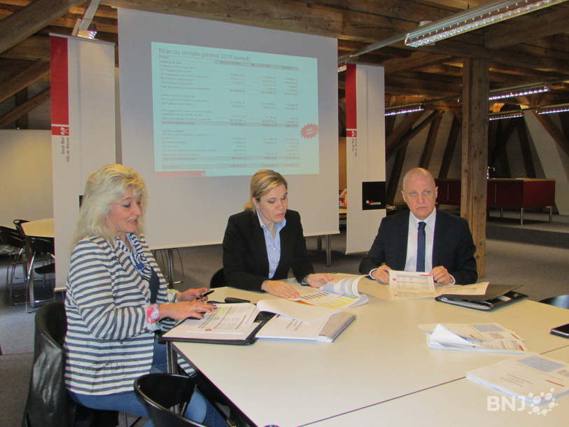 De gauche à droite: Margrit Keller, responsable du département des finances, Silvia Steidle, directrice des finances et Urs Stauffer, intendant des impôts