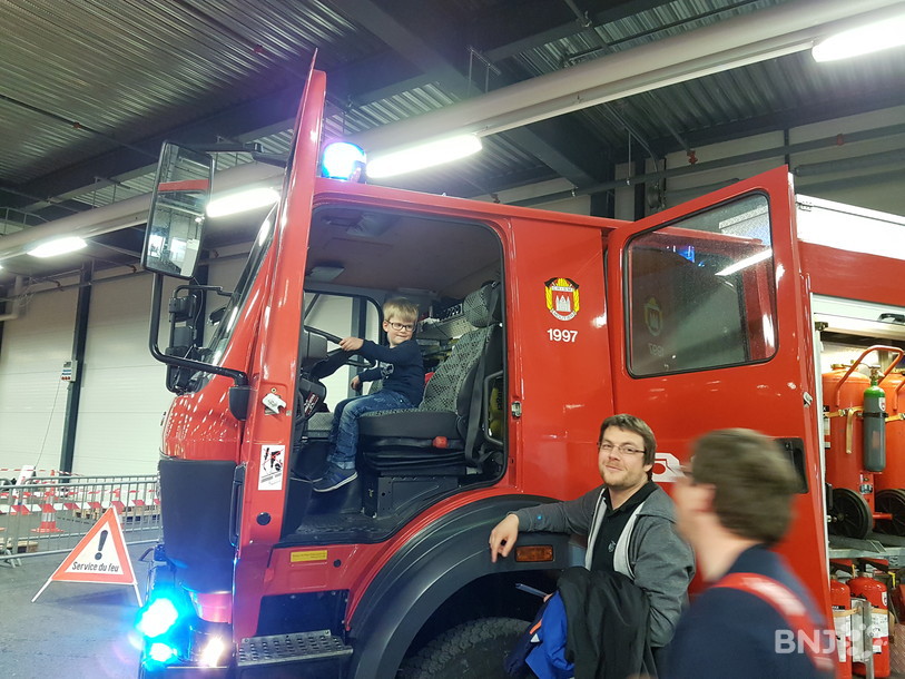 Les pompiers présentaient leur camion aux Junior Days.