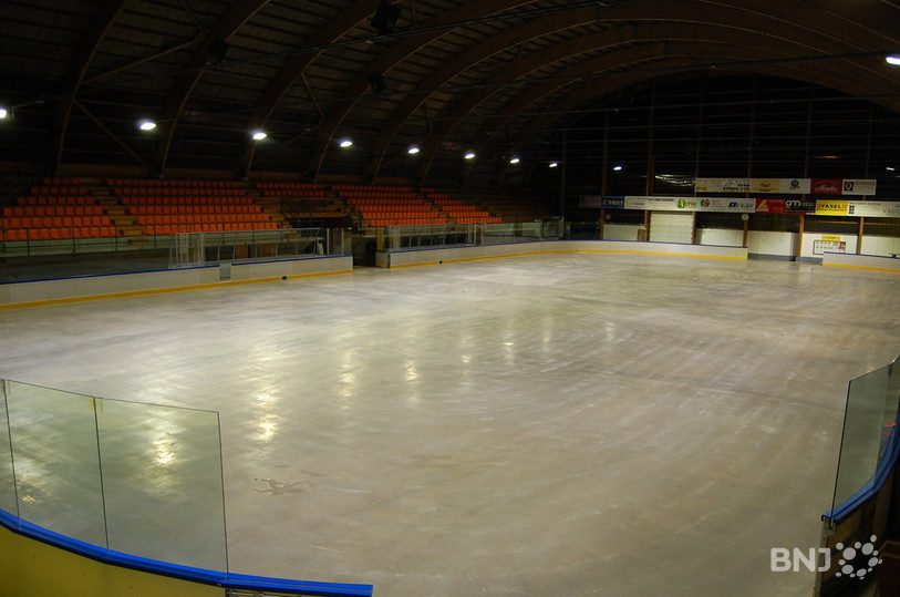 Le Comptoir du Val-de-Travers pourrait rester à la patinoire de Fleurier.