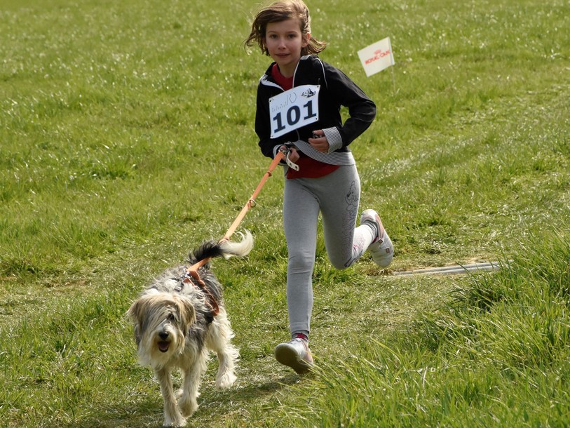 Amélie Bregnard de Bonfol l'a emporté avec Caline en canicross fille
