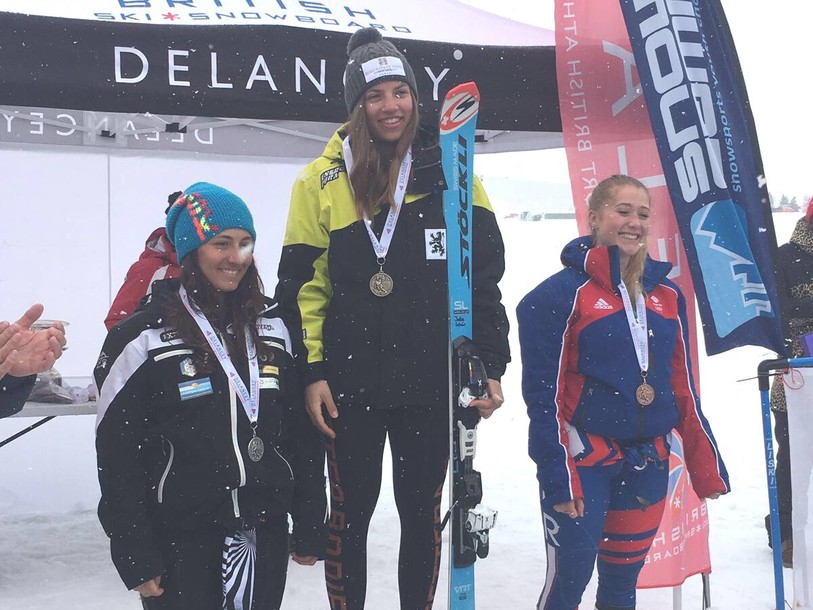 Julie Schär sur la plus haute marche du podium. 