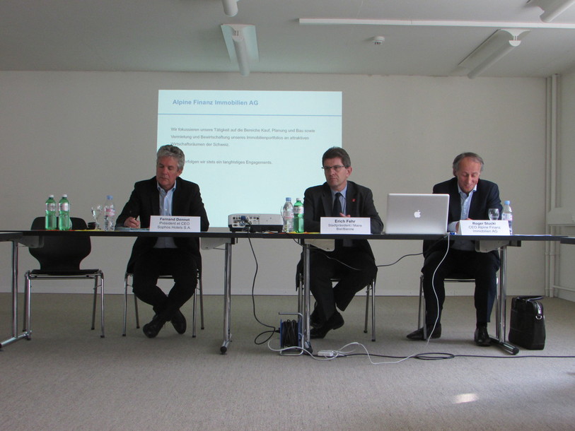 De gauche à droite, Fernand Donnet, CEO de Sopphos Hotels, Erich Fehr, maire de Bienne et Roger Stücki, CEO Alpine finanz Immobilien S.A.