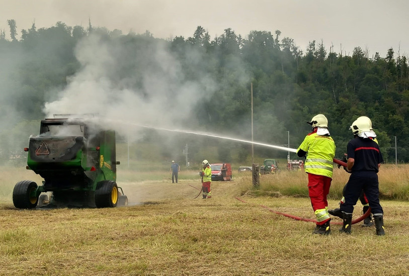Les pompiers sont intervenus samedi après-midi à Buix. (Photo : SIS Basse-Allaine).