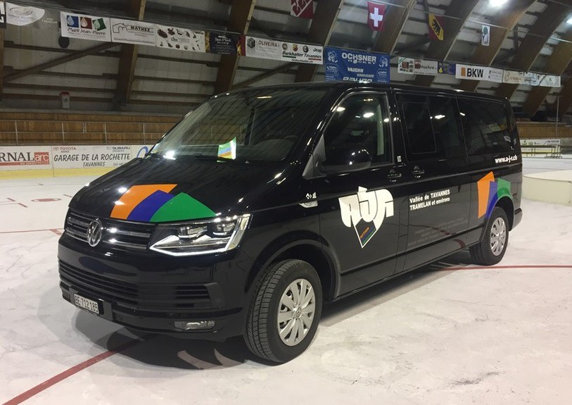 Le nouveau bus de l'AJR a été présenté mercredi soir à la patinoire de Tramelan