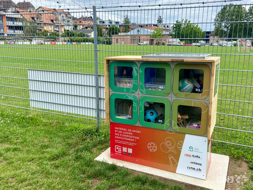 Les stations d'activités sportives ont été conçues spécialement aux couleurs de Neuchâtel.