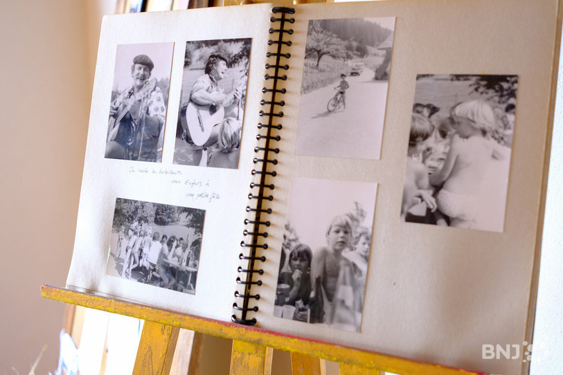 Des textes, des dessins ainsi que de nombreuses photographies retracent certains moments de la vie à Cerniévillers.