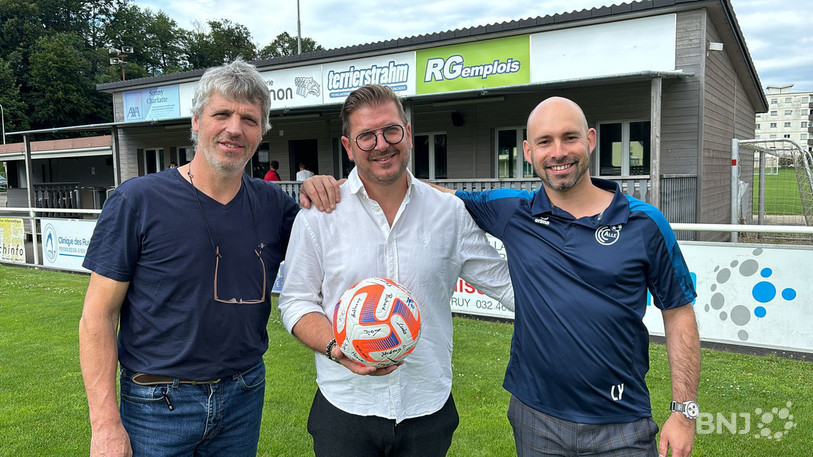« Sur la route de l'Euro » était en direct de Alle avec de gauche à droite : Gaby Choffat (ancien président du FC Alle), Michaël Roos (nouveau président du FC Alle) et Loïc Yerly (entraîneur du club).
