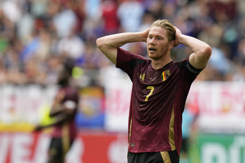 Le milieu de terrain belge Kevin De Bruyne s’est montré irrité après la défaite de son équipe face à la France (photo : AP Photo/Hassan Ammar).