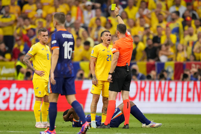 La règle est claire, en cas de réclamation, c’est carton jaune pour les joueurs qui ne sont pas capitaines. (Photo : KEYSTONE / AP / Manu Fernandez.)