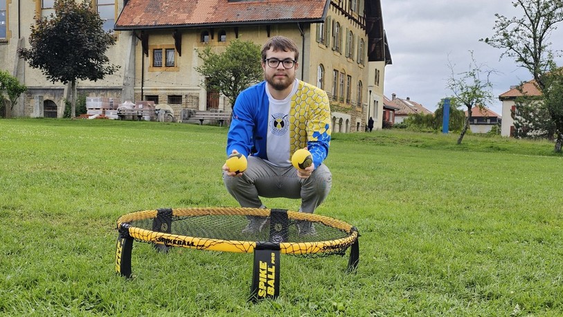Le club de roundnet de La Chaux-de-Fonds compte une quinzaine de membres dont Clément Künzi, le président, fait partie.