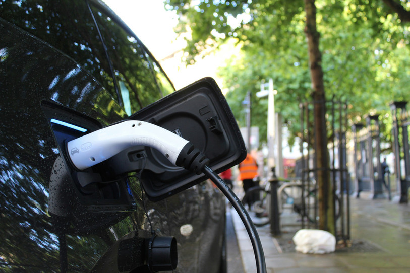 Certains de nos voisins européens, notamment la France et l'Italie, disposent de bons réseaux de recharge. (Photo libre de droits)