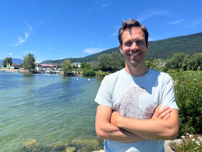 Emeric Thollet a 40 ans et a fondé son école de kitesurf