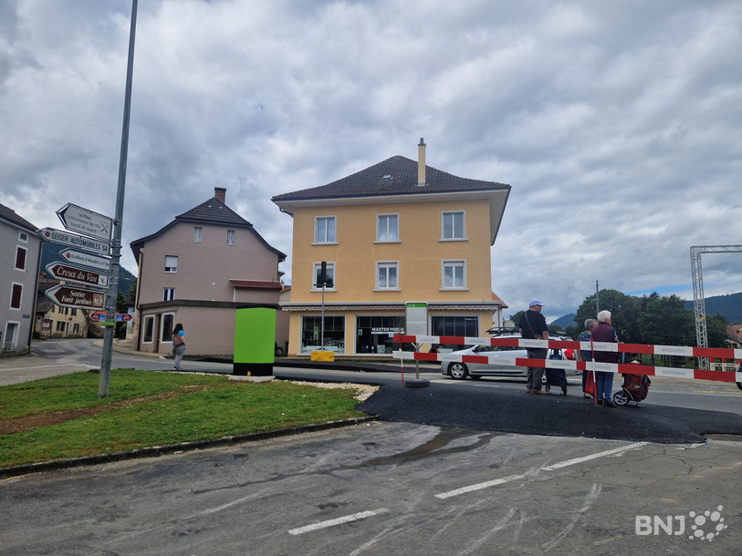 L'arrêt de bus temporaire de Couvet, pendant le remplacement des trains. (Photo d'archives) 