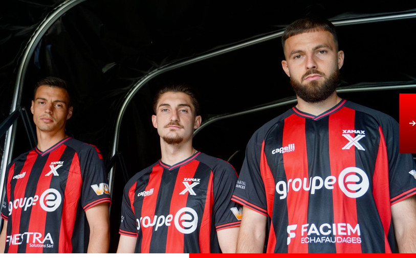 Les nouveaux maillots xamaxiens ont également été présentés samedi. (Photo : Xamax)