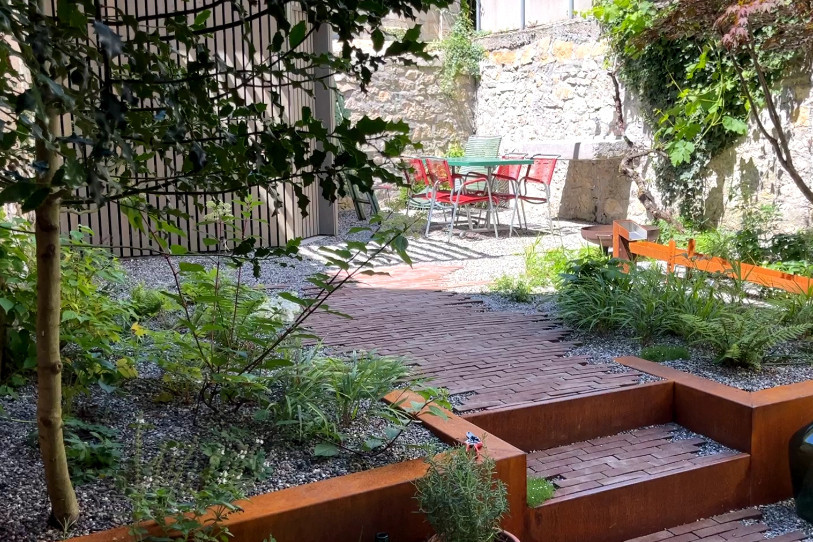 Le jardin en pleine ville de Delémont d'Adrien Helchit