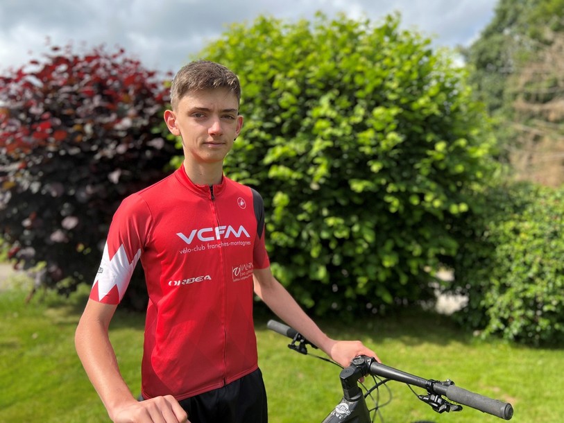 Léo Froidevaux, 16 ans, est l'une des révélations régionales de l'été en cyclisme.