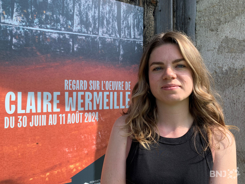 Coresponsable culturelle du Grand-Cachot-de-Vent, Mélanie Devaud a fait connaissance avec l'œuvre de Claire Wermeille en visitant son atelier de Cernier.