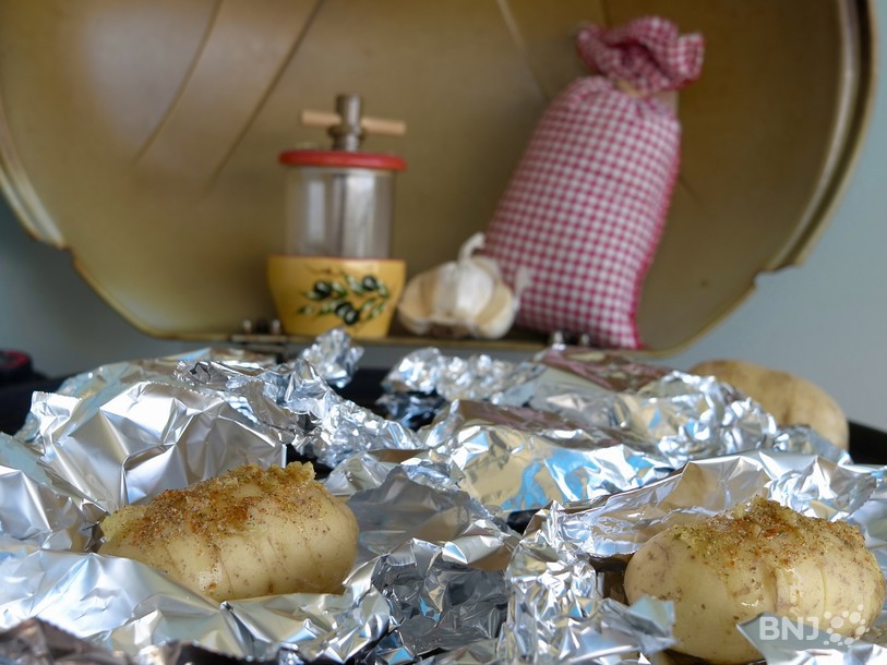 Pommes de terre à l'ail en papillote