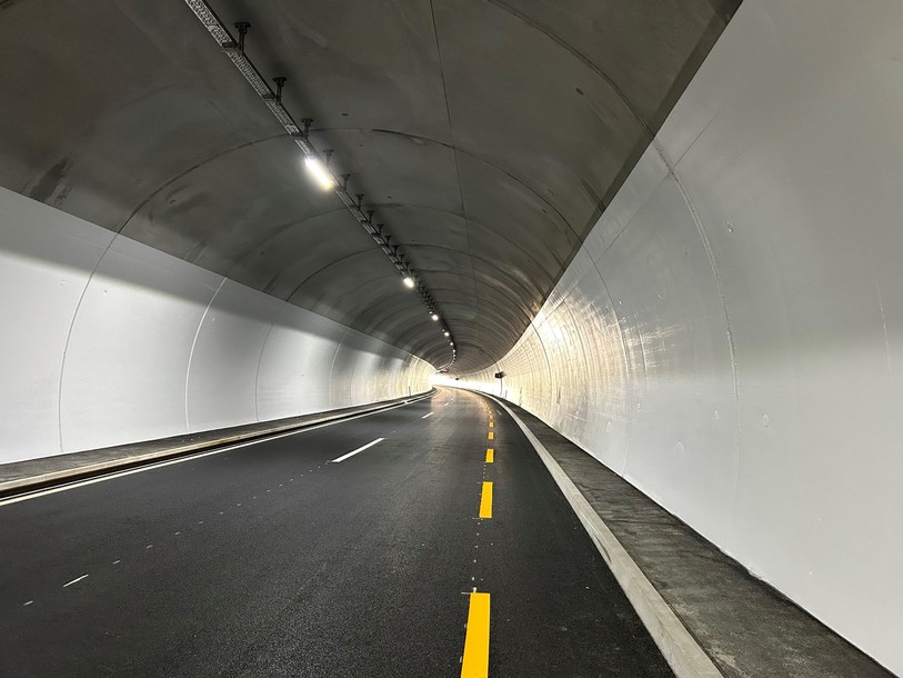 Les tunnels ont été équipés de nouveaux éclairages et de caméras de surveillance.