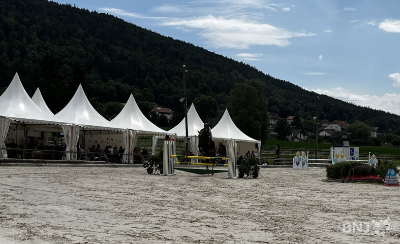 Des centaines de cavaliers se frottent au parcours de Fenin jusqu'à dimanche.