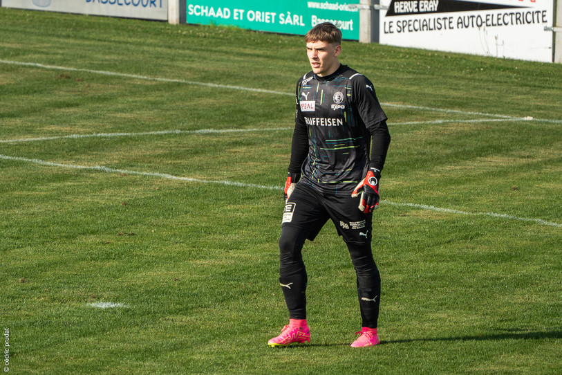 Cyril Schwendimann et le FC Bassecourt ont craqué dans les dernières minutes sur le terrain de Rotkreuz. (Photo : Cédric Prudat).