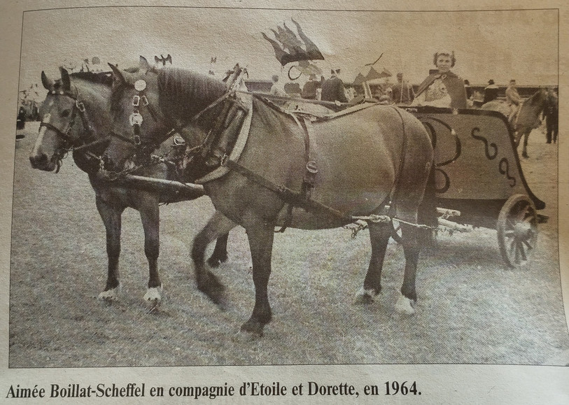 Une photo d’Aimée Boillat-Scheffel prise lors de la course de chars romains en 1964 et réapparue en 2003 dans une édition du journal Le Franc-Montagnard.