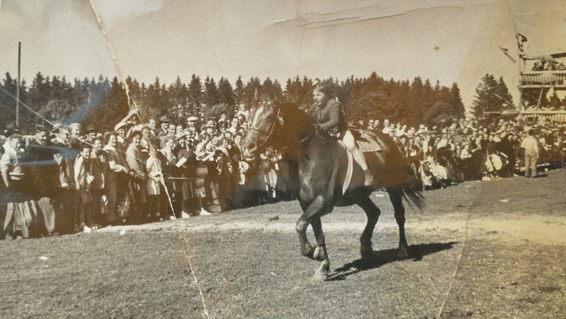 Aimée Boillat-Scheffel garde précieusement des souvenirs de courses. Ici, sur la piste du Marché-Concours alors qu'elle est âgée de 10 ans. (Photo : Aimée Boillat-Scheffel).
