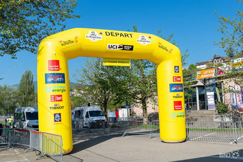 Le port de St-Aubin avait déjà été le théâtre d'un départ d'étape lors du Tour de Romandie masculin, c'était en 2022 (photo : archives : Bertrand Pfaff).