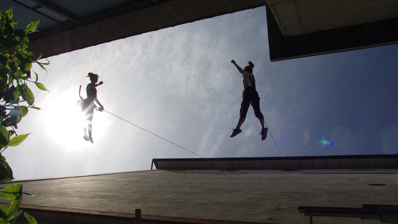 Rebekka Gather et Laetitia Kohler présenteront leur spectacle de danse verticale au Moulin de Vicques. (Photo: Droilà Festival)