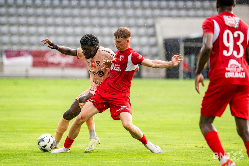 Bamba a beau se démener comme un beau diable, Xamax n'a jamais trouvé la solution à la Tissot Arena de Bienne. (Photo : Jonathan Vallat)