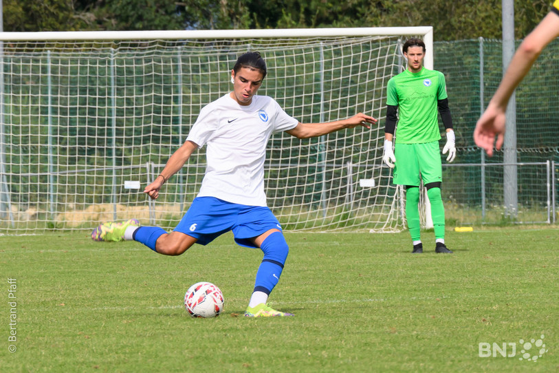 Diego Diaz et Bosna - Neuchâtel ont perdu leur premier match de championnat en 2e ligue interrégionale (photo: Bertrand Pfaff).