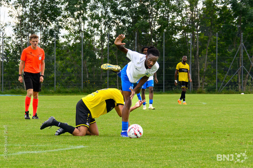 Le FC Bosna Neuchâtel a trébuché pour la deuxième fois de la saison samedi soir. (photo: Bertrand Pfaff).