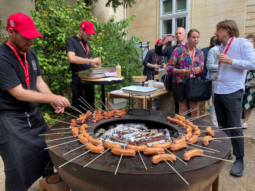 15'000 à 20'000 saucisses du Jura sont passées sur le grill de la Maison suisse à Paris durant les Jeux ! (Photo : Mélanie Domon).