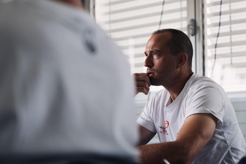 Simon Bovay est l’un des chefs de la construction du bateau suisse pour la Coupe de l’America. (Photo : Alinghi Red Bull Racing).