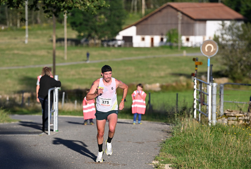 Jérémy Hunt fait coup double. Le coureur de Bure remporte le Trophée de la Tour de Moron et s'assure la victoire sur le Trophée Jurassien. (photo d'archives : Georges Henz).