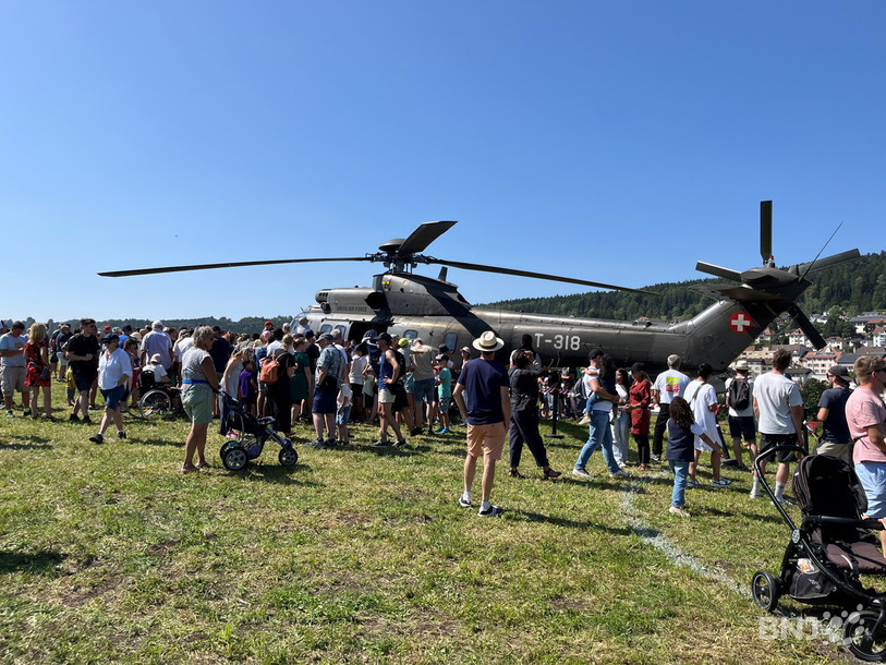 Une des attractions de la journée, l’hélicoptère Super Puma de l’armée suisse, a fortement intéressé la foule.