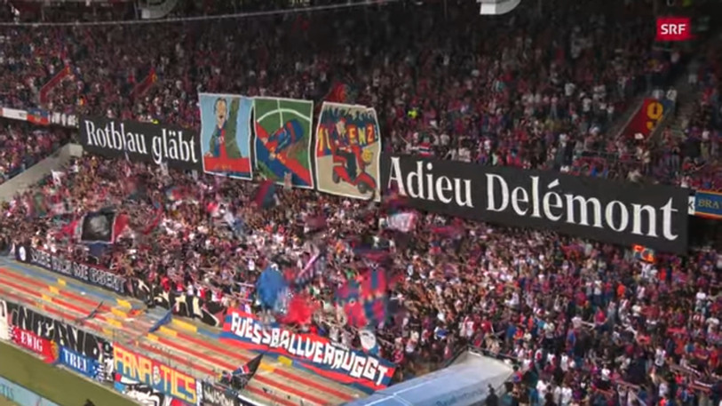 « Tu as vécu rouge et bleu, Adieu Delémont », pouvait-on lire sur le tifo des supporters bâlois. (Photo : SRF).