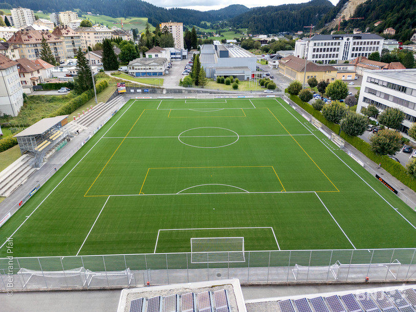 L'est du stade (au fond sur la photo) sera spécialement aménagé pour accueillir les supporters zurichois. (Photo : B. Pfaff)