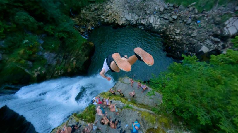 L’exploit de Romain Deschamps a été immortalisé grâce à un drone. (Photo : Florian Tissier - Wizzy Grang)