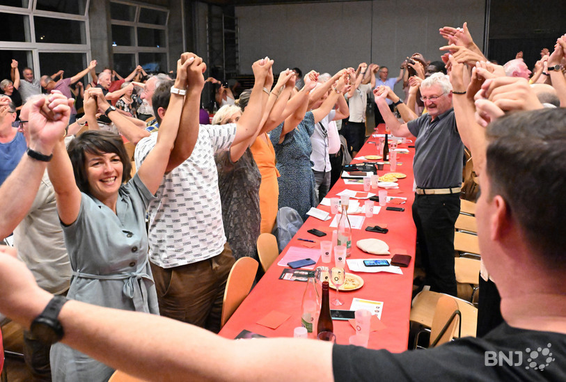Les membres du Parti socialiste jurassien ont entonné une Rauracienne jeudi soir. (Photo : PSJ)